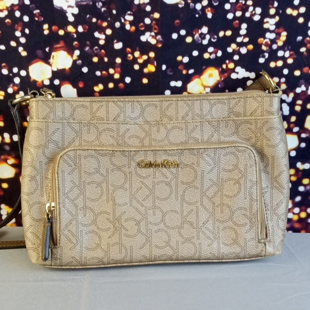 👜 🍒 Calvin Klein Tan Crossbody Bag